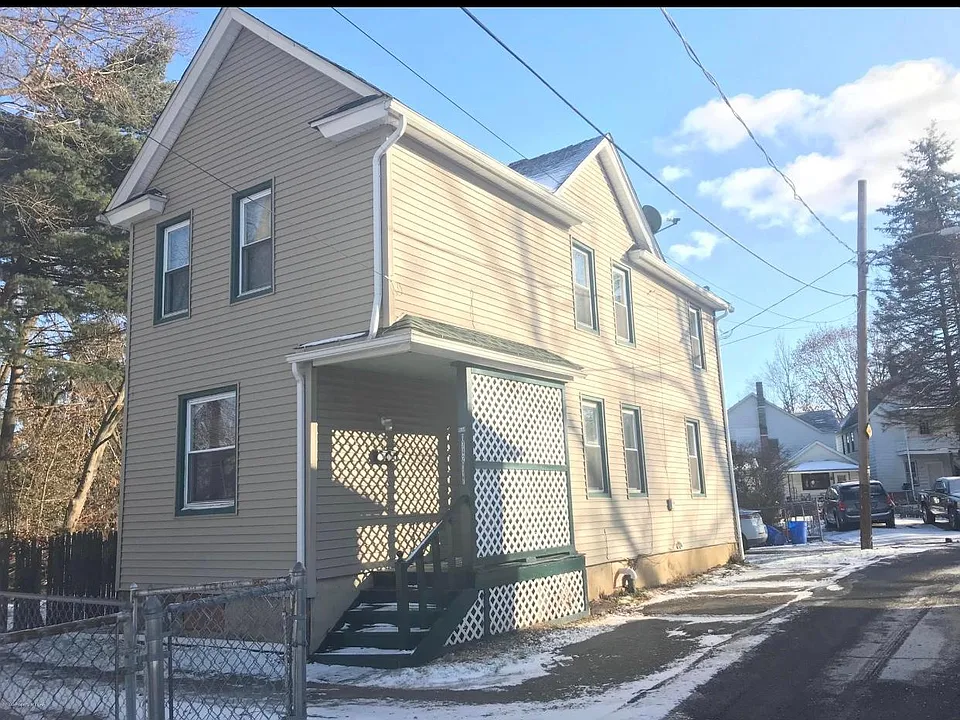 1742 Wayne Ave