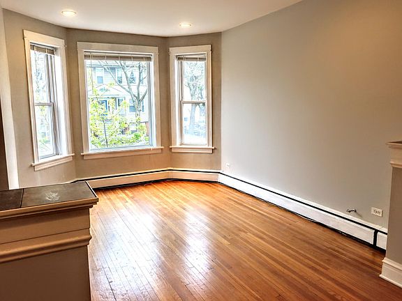 3rd image of 5138 N Claremont Ave APT 1