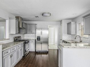 902 Twin Falls Rd, Houston, TX 77088