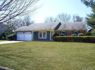 14 Gaton Ln, Coram, NY 11727