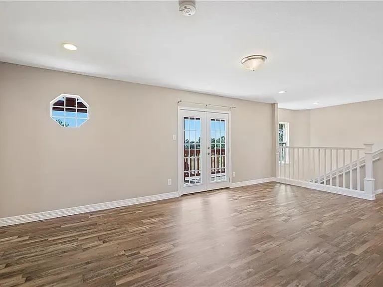 8508 Grandview Dr — Photo 9