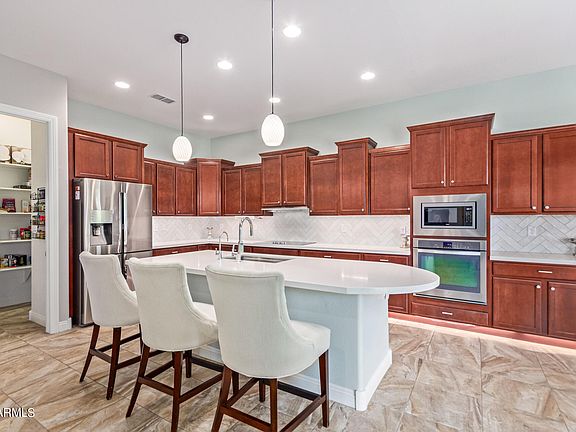 4th image of 3305 S WATERFRONT Drive