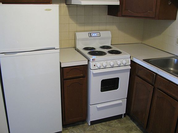 3rd image of 1139 Thorndike St #8