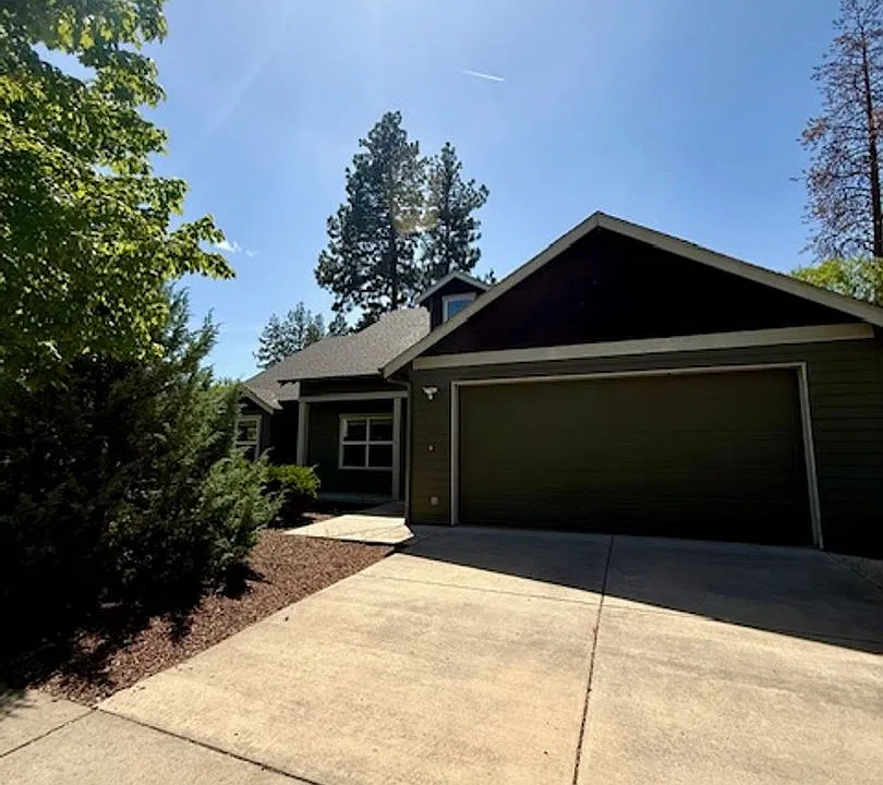 885 SW Silver Lake Blvd