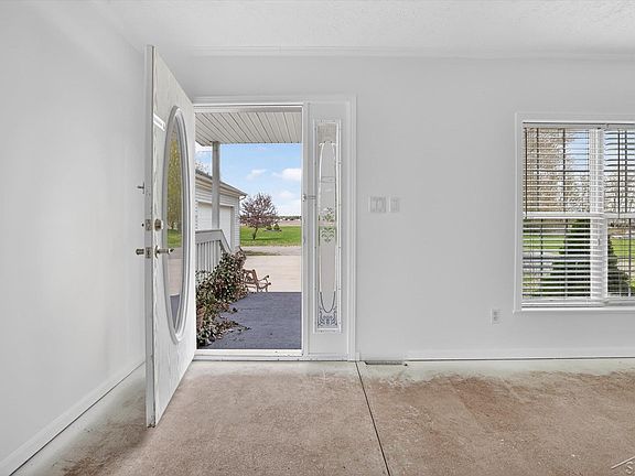 3rd image of 11087 Pierce Road