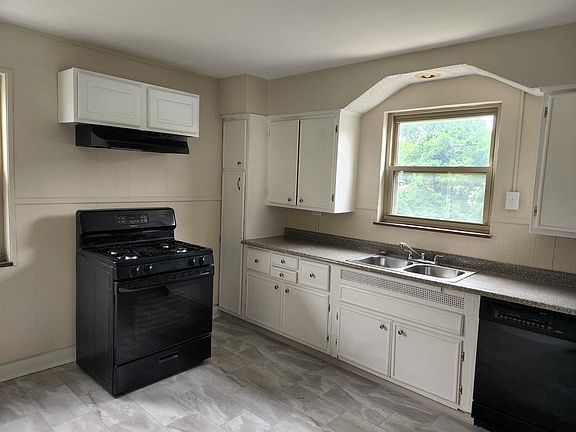 5th image of 2384 Nova Ave