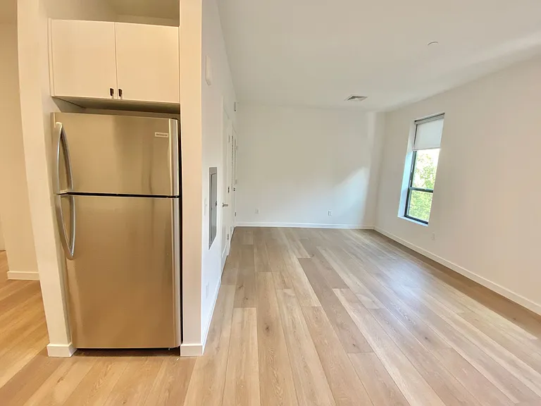 104 Howe St — Photo 27