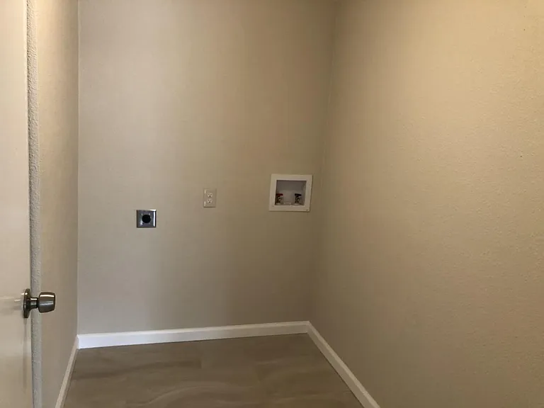 E Highline Cir — Photo 12
