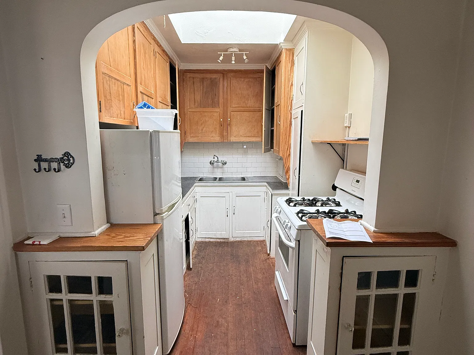 800 W South St — Photo 1