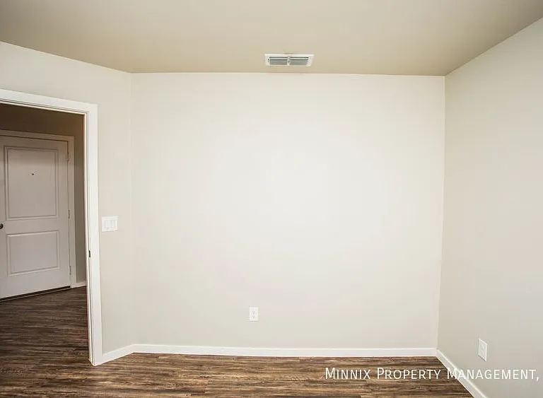 2113 N Jayton Ave #B — Photo 4