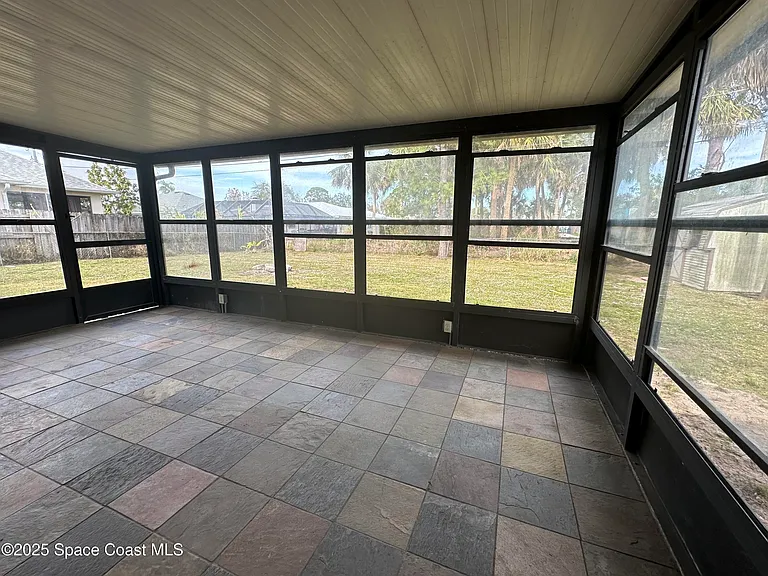 511 Dinner St NE — Photo 16