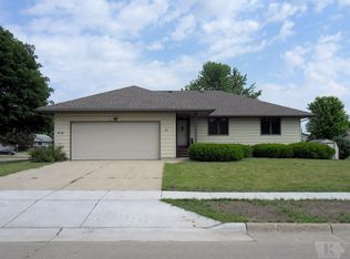 905 E 12th St, Carroll, IA 51401