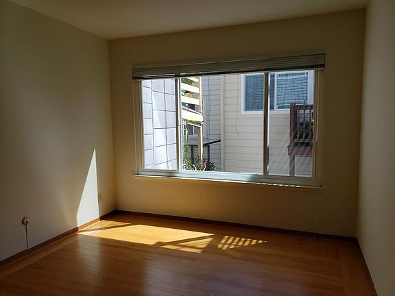 5th image of 139 Bernard St