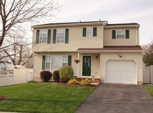 36 Lee Ave, Hopelawn, NJ 08861