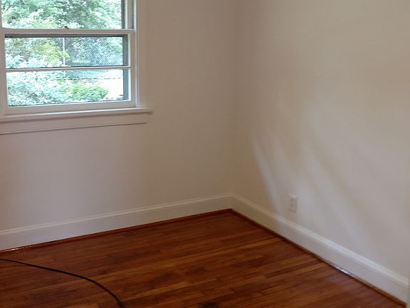 4th image of 2413 Lincoln Ave