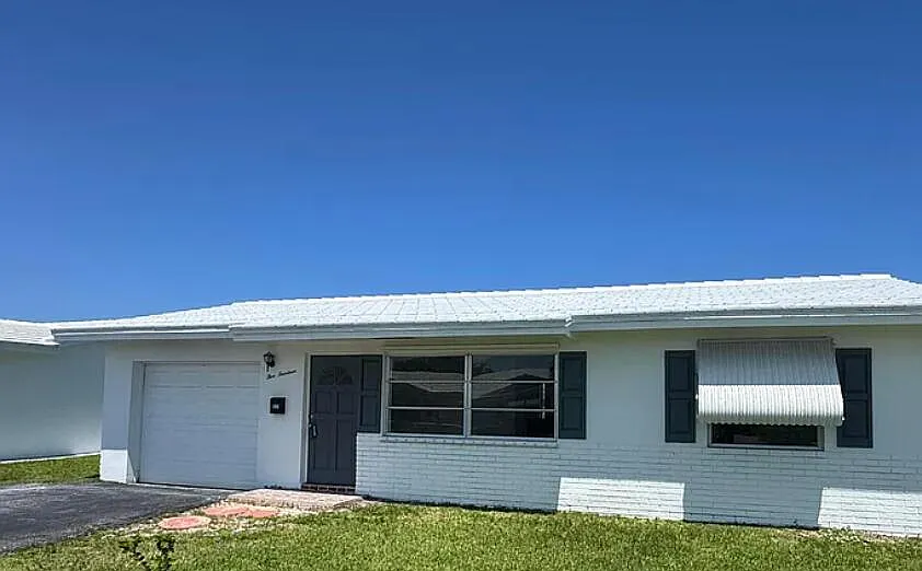 2 bed, 1.0 bath, 1080 sqft, $2,400 — Photo 1