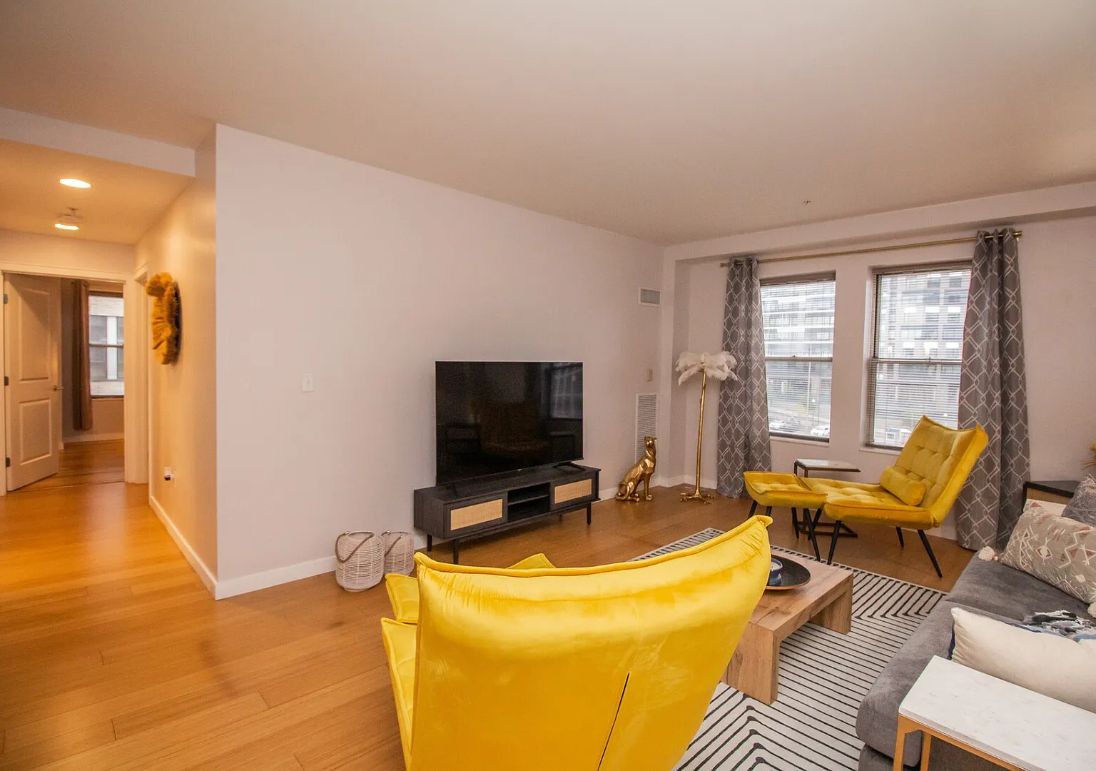 MIN16401 Luxury, 2 bed, 2 bath, Boston Central, Boston University — Photo 2