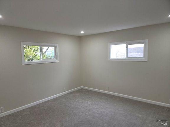 3rd image of 305 Colonial Park Circle