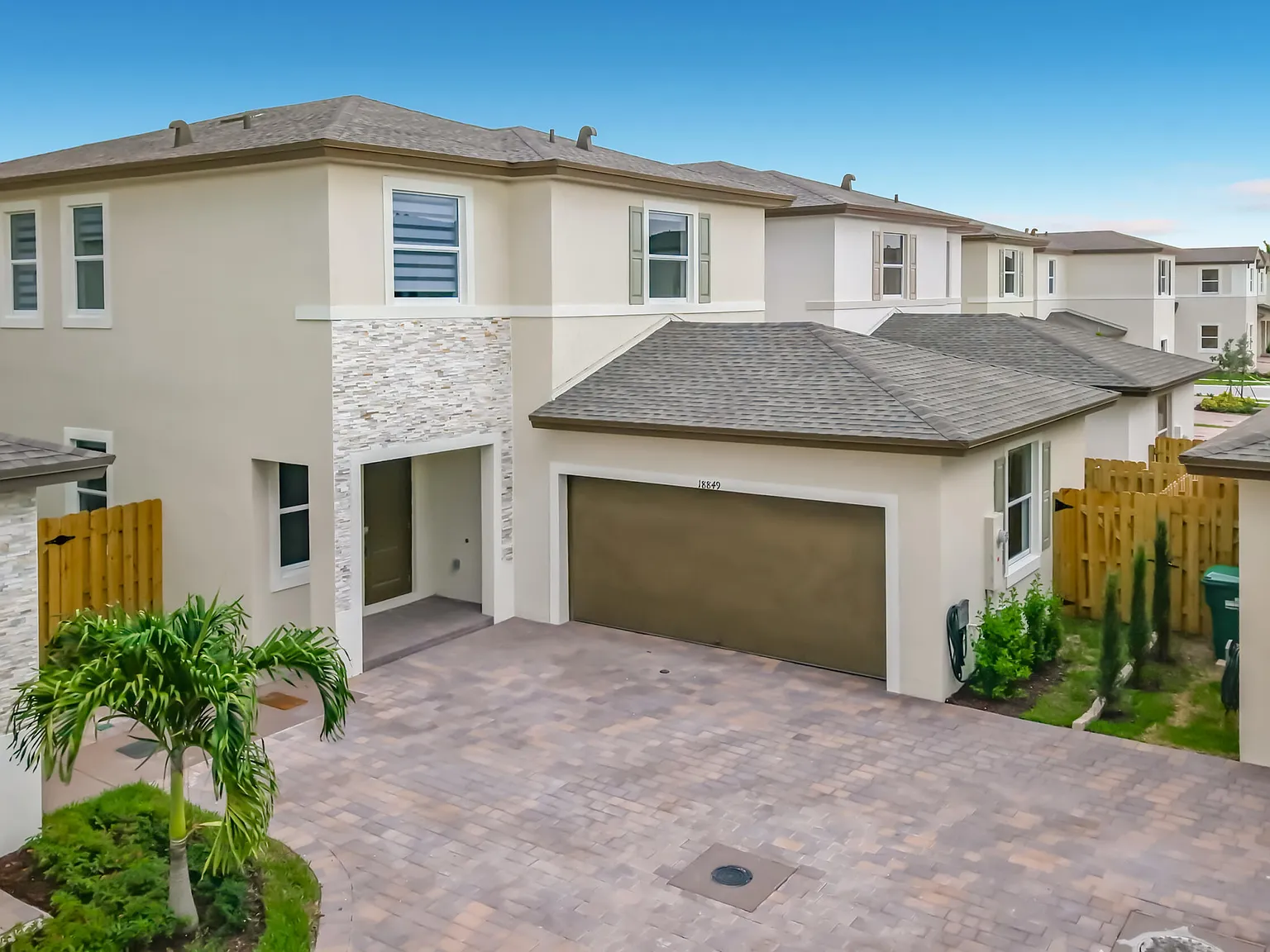 5 bed, 3.0 bath, 2474 sqft, $4,100 — Photo 3