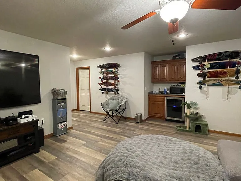 825 Locharno Dr — Photo 34
