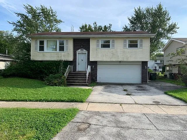1107 Abbot Ln photo 1