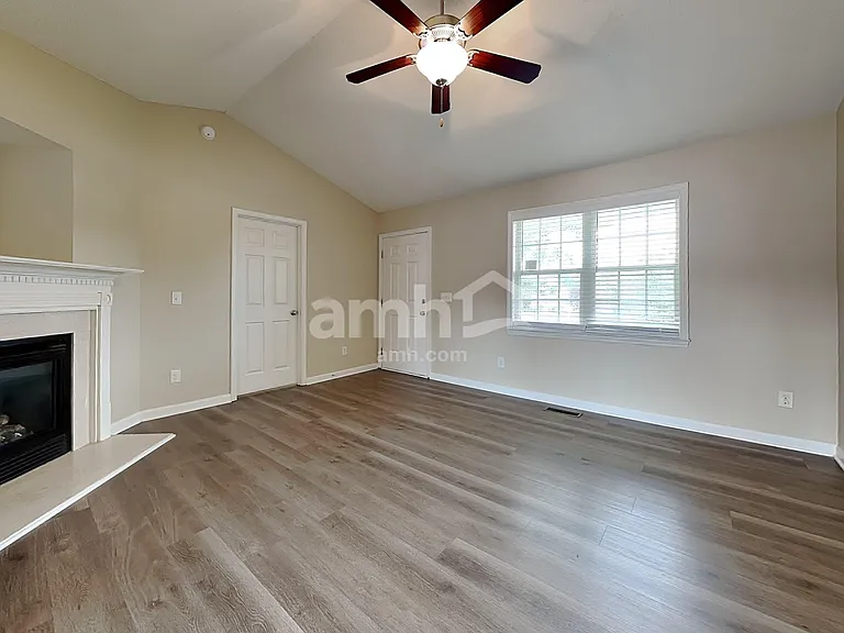 96 Imperial Dr — Photo 8