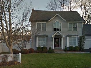 16 Ennis Ln, Fairfield, CT 06824