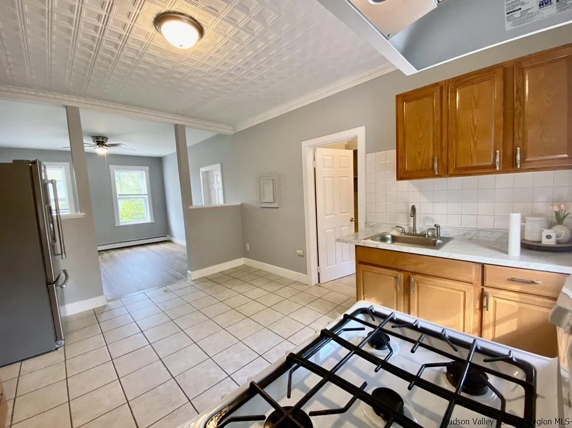 2 bed, 900 sqft, $1,825 — Photo 3