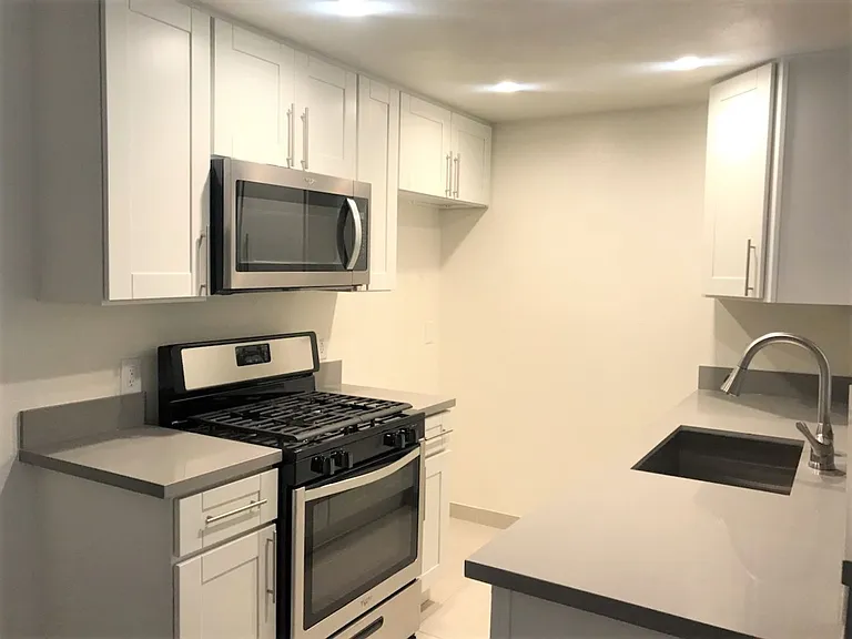 Rodeo Apartments — Photo 15