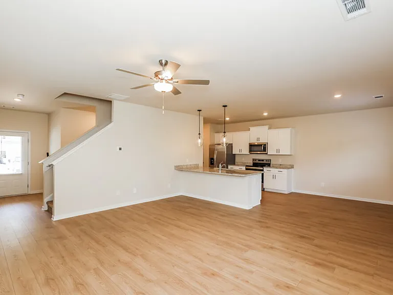 660 Mackenzie Cv — Photo 7