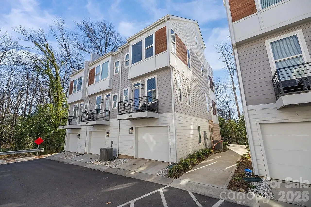 3 bed, 3.5 bath, 1700 sqft, $3,950 — Photo 2