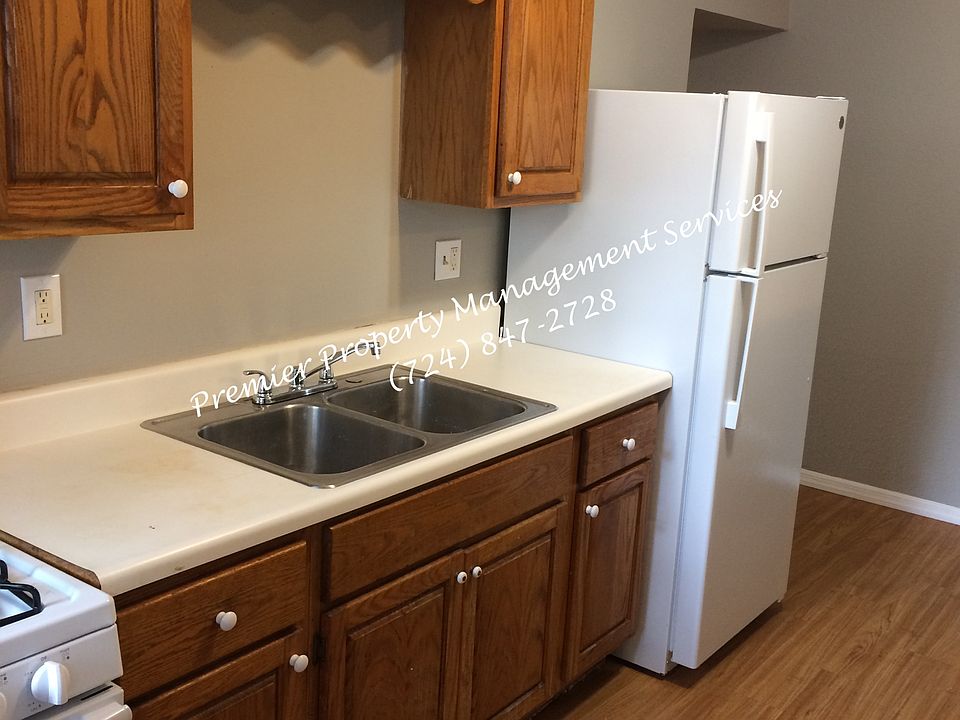 2nd image of 699 Olive Ln