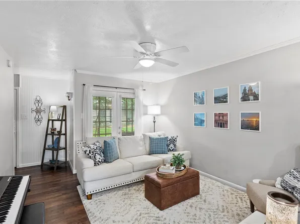 1410 Summit St APT A, College Station, TX 77845