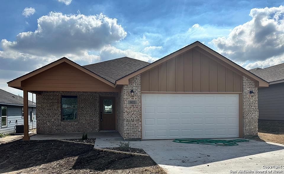 1st image of 803 W Magnolia