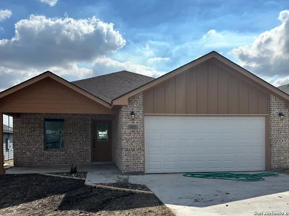 803 W Magnolia, Beeville 78102