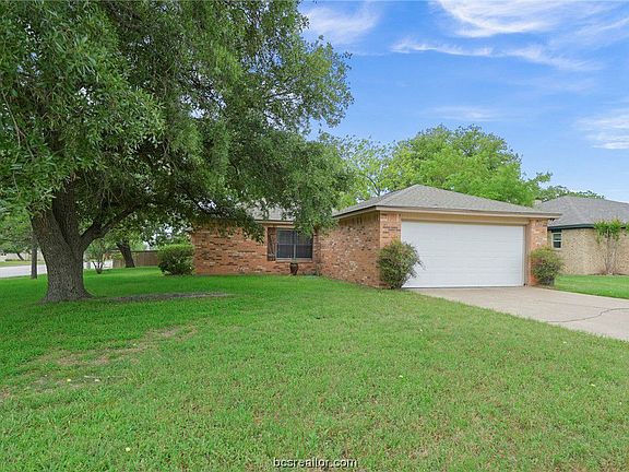 2nd image of 2801 Jennifer Dr