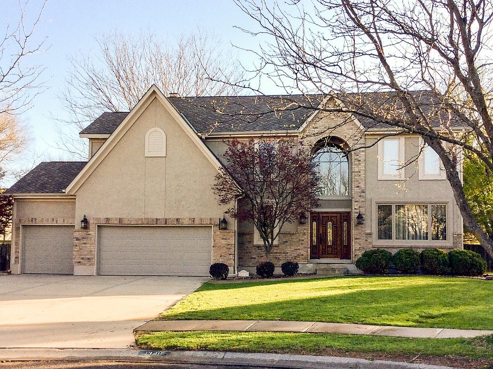 Spacious Family Home w/ Pool