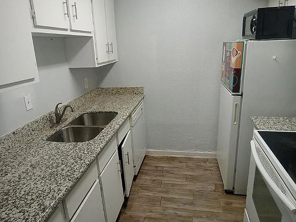 2nd image of 5625 Antoine Dr APT 711