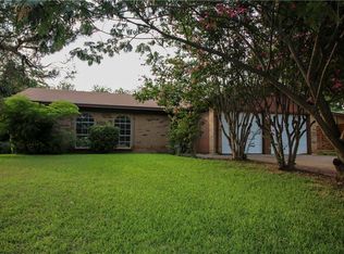 712 Poe St, Azle, TX 76020