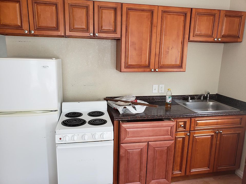 2nd image of 720 10th St #3
