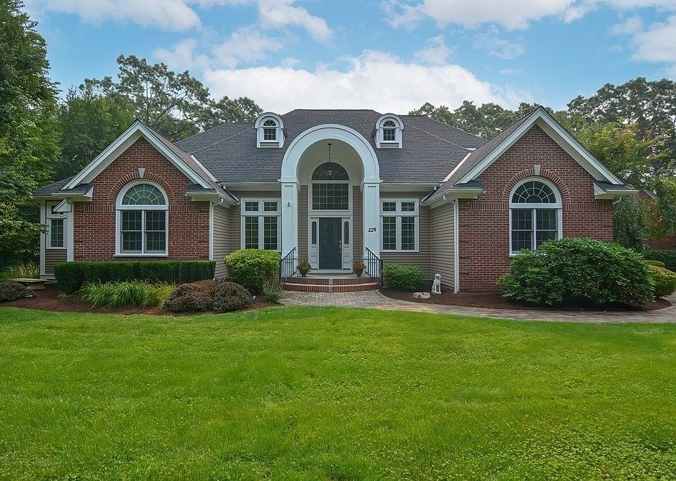 229 Underwood St, Holliston, MA 01746 Zillow