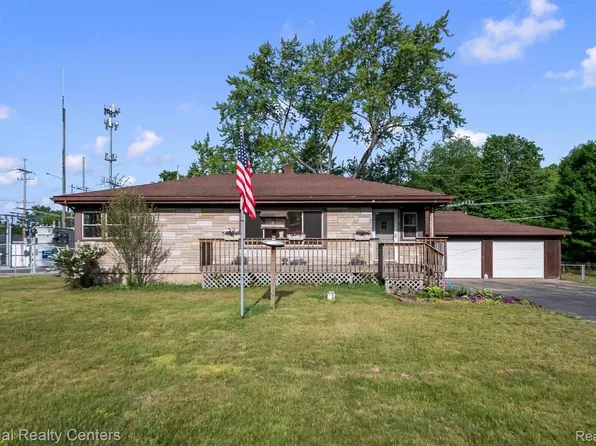 2942 S Baldwin Rd, Lake Orion, MI 48360