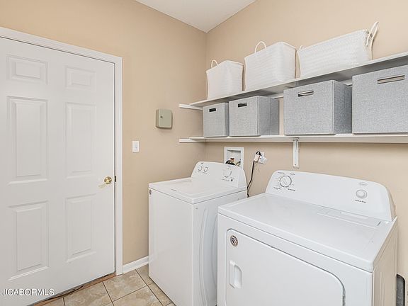 3rd image of 1900 Scarborough Dr