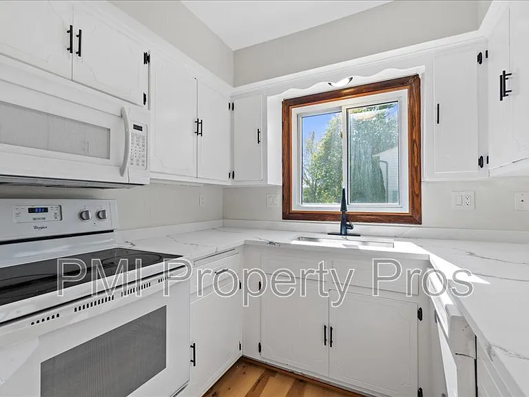 8148 S 88th St — Photo 12