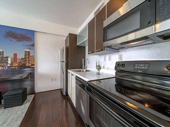 4th image of 601 11th St APT 206