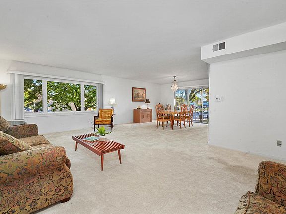 3rd image of 1535 Forest Ave #Apt