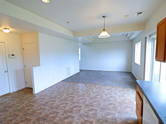 4th image of 843 6th St