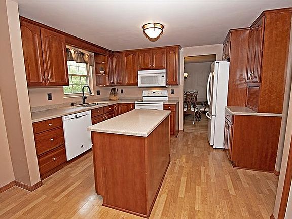 2nd image of 506 Rywood Ct