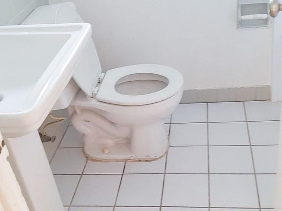 5th image of 3019 Harbor Dr APT 3