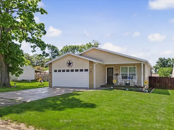 320 E Bogardus St, Paxton, IL 60957